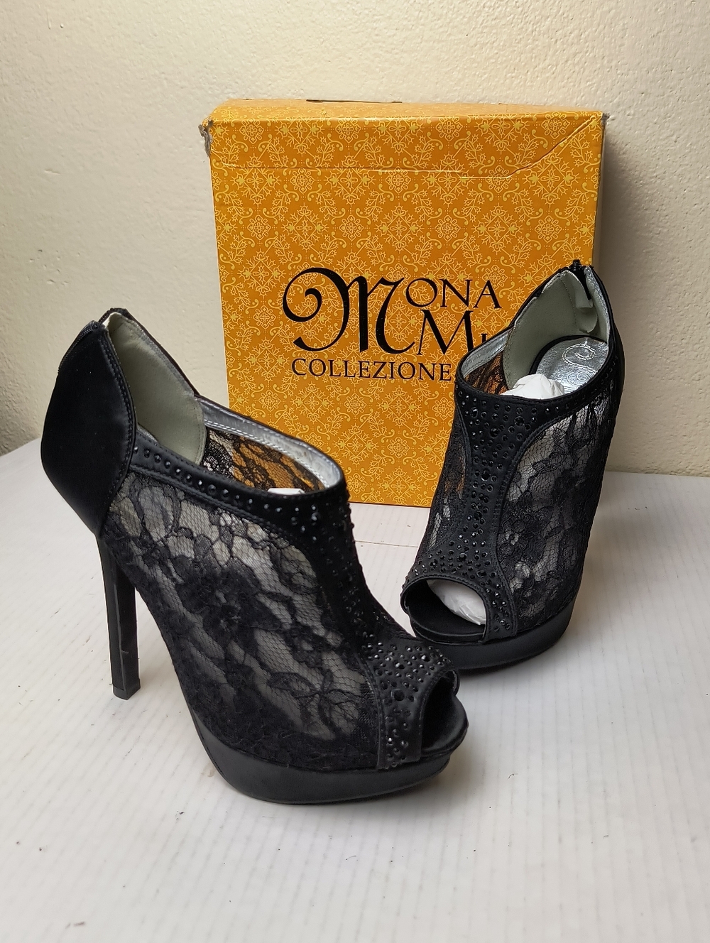 Mona Mia La Rue Black 7.5 Lace Stiletto Heels Peep Toe